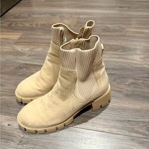 American Eagle Outfitters Tan Ankle Boots